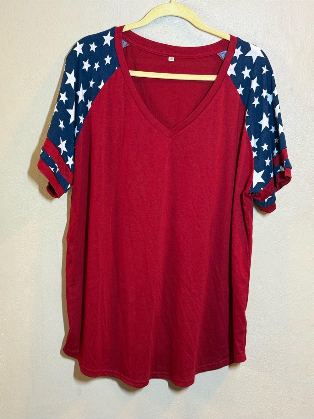 Women's Red V-Neck Raglan Tee with Star Print Sleeves Sz 2X